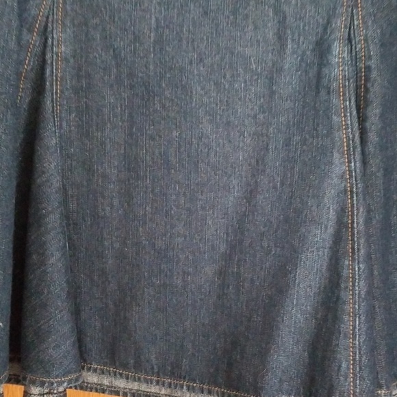 Never worn Chaps denim skirt  flare hem.  Size 8 - Picture 3 of 4